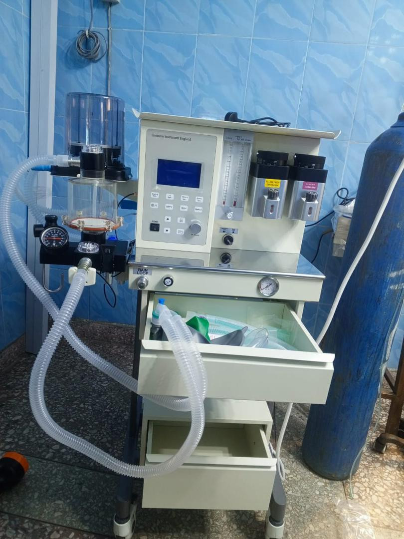 Anesthetic machine with double vaporizer