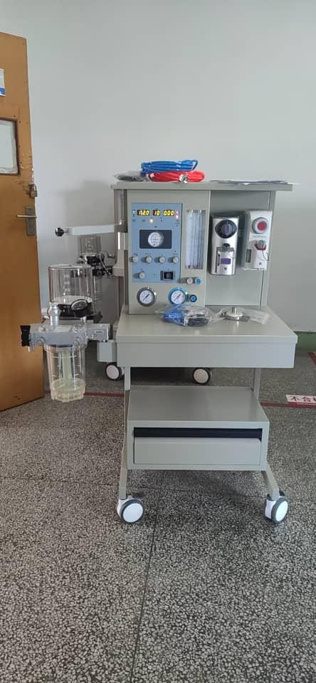Anesthetic machine with double vaporizer